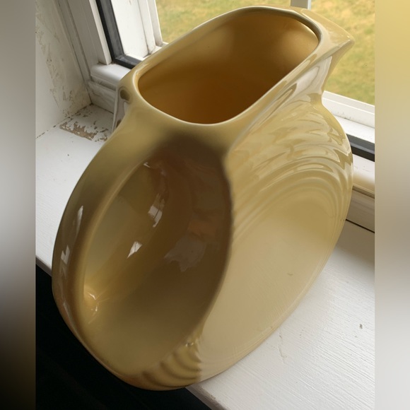 VINTAGE Fiestaware Yellow Pitcher - Picture 9 of 15